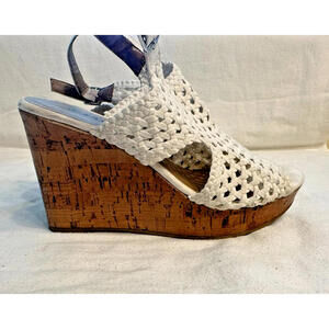 Mudd Women’s Woven Sandals — Size 9 (White / Natural)